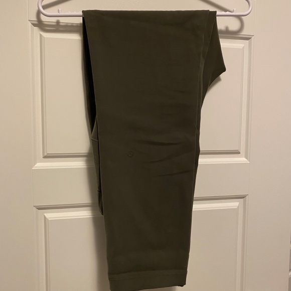 Olive Lululemon On The Fly Pants Sz4 - Picture 2 of 6